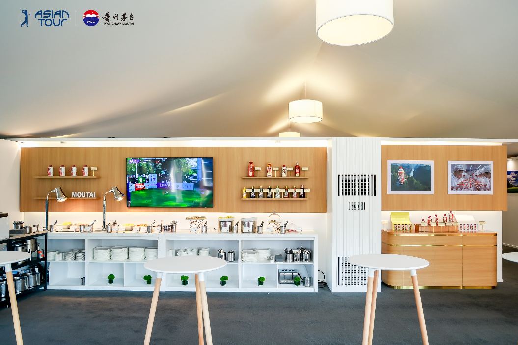Moutai cocktails served to international guests at the tournament