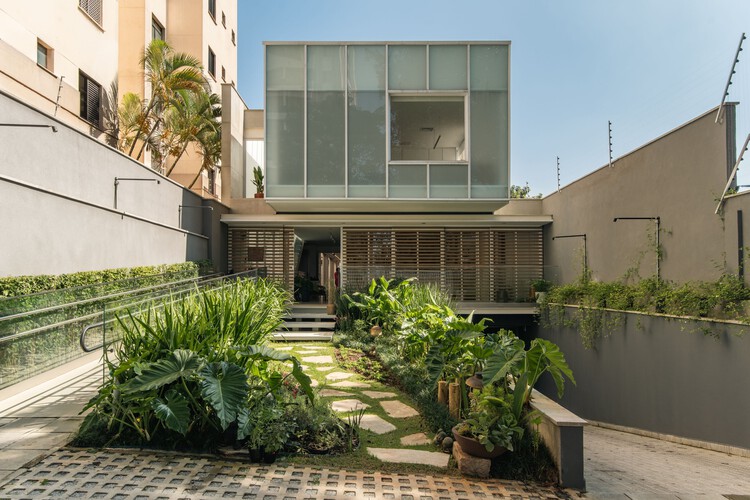 Lion Green Road by Mary Duggan Architects and RUFFARCHITECTS Wins RIBA Stirling Prize 2026