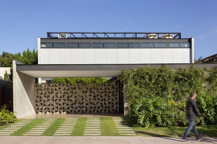 Loungueira House / Pontoatelier